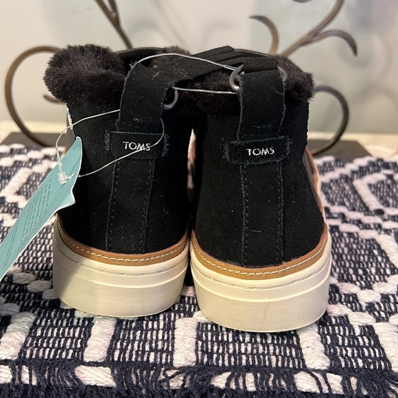 NWT TOMS Croc Embossed Leather And Faux Fur Paxton Slip Ons - Picture 6 of 13